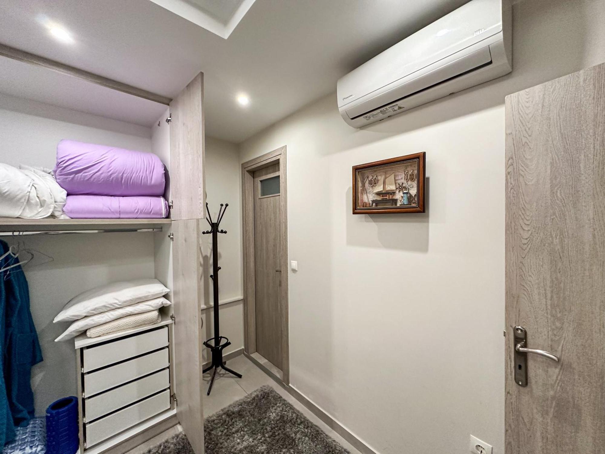Contemporary & Spacious Renovated Apartment, Dt Syntagma, /Touristic Area アテネ エクステリア 写真